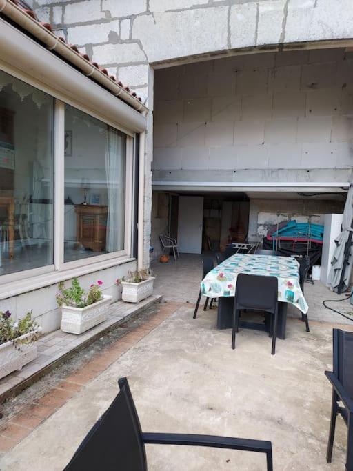 Le Lys Daire Saintes Dış mekan fotoğraf